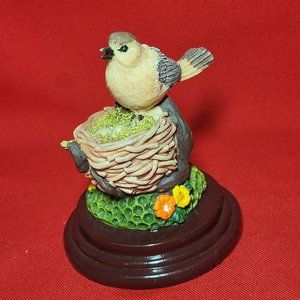 VTG Polystone Bird Perched on Nest of Eggs Figurine Home Decor
